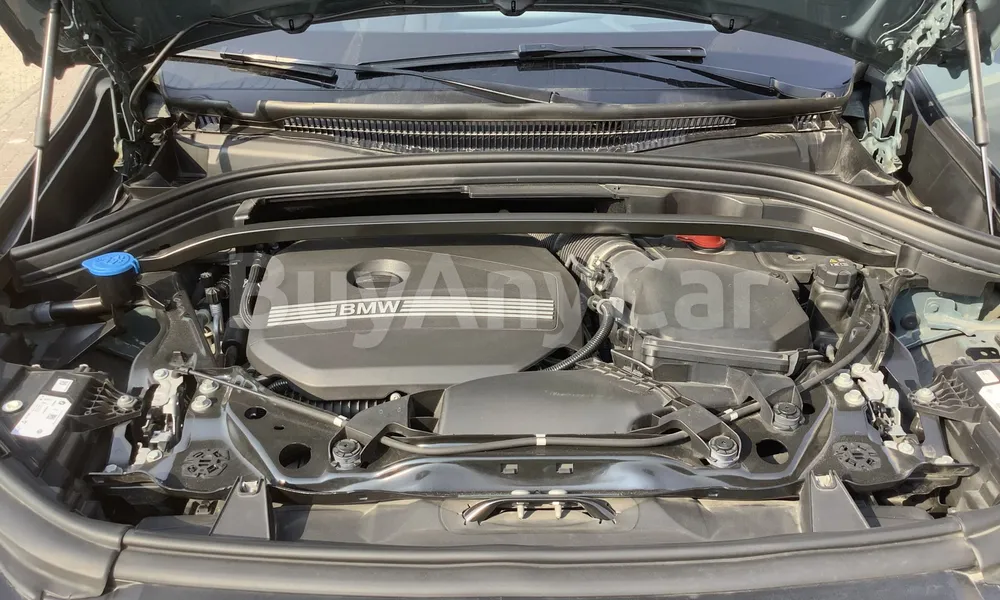Vehicle photo 6