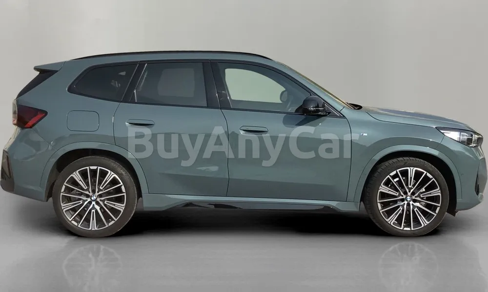 Vehicle photo 3