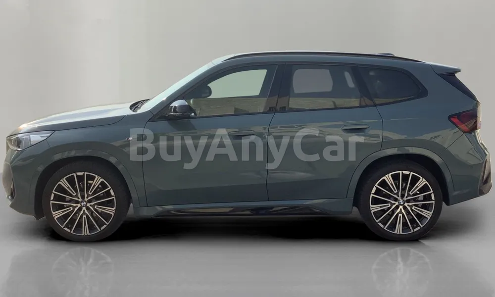 Vehicle photo 4