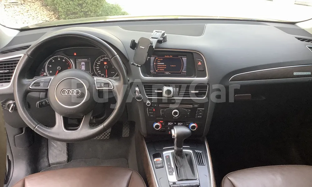 Vehicle photo 8