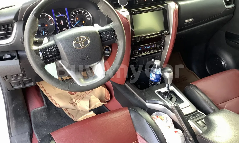 Vehicle photo 8