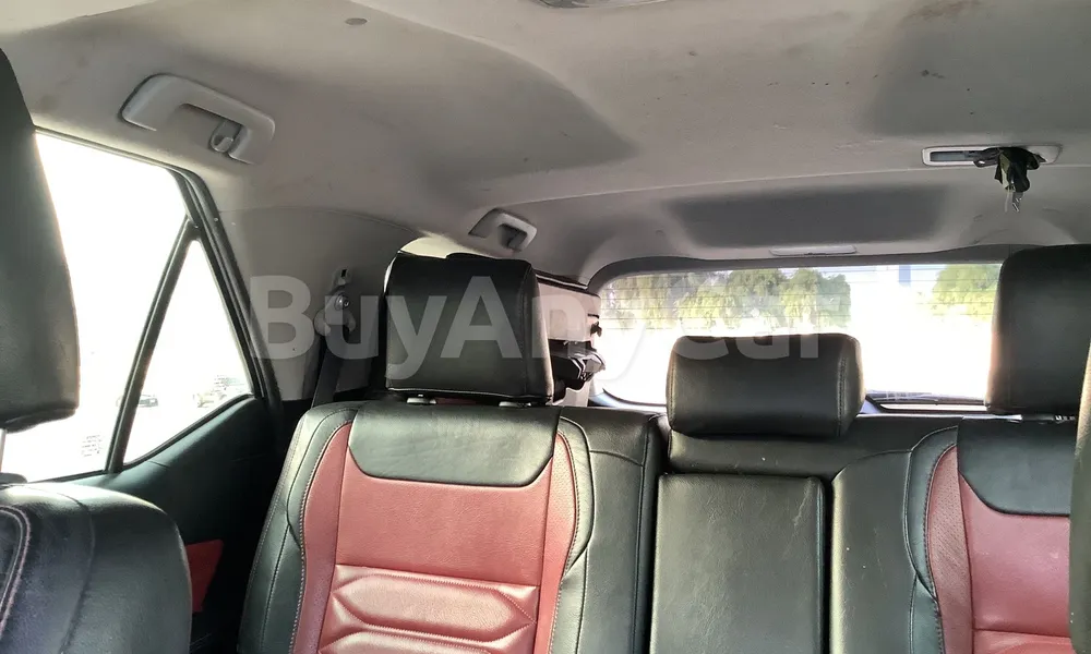 Vehicle photo 9