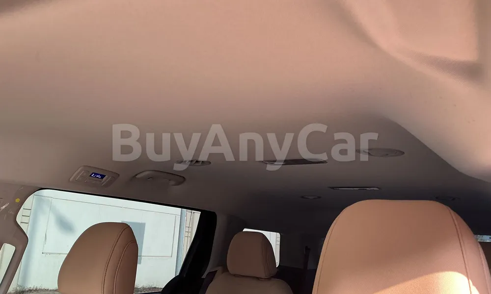 Vehicle photo 9