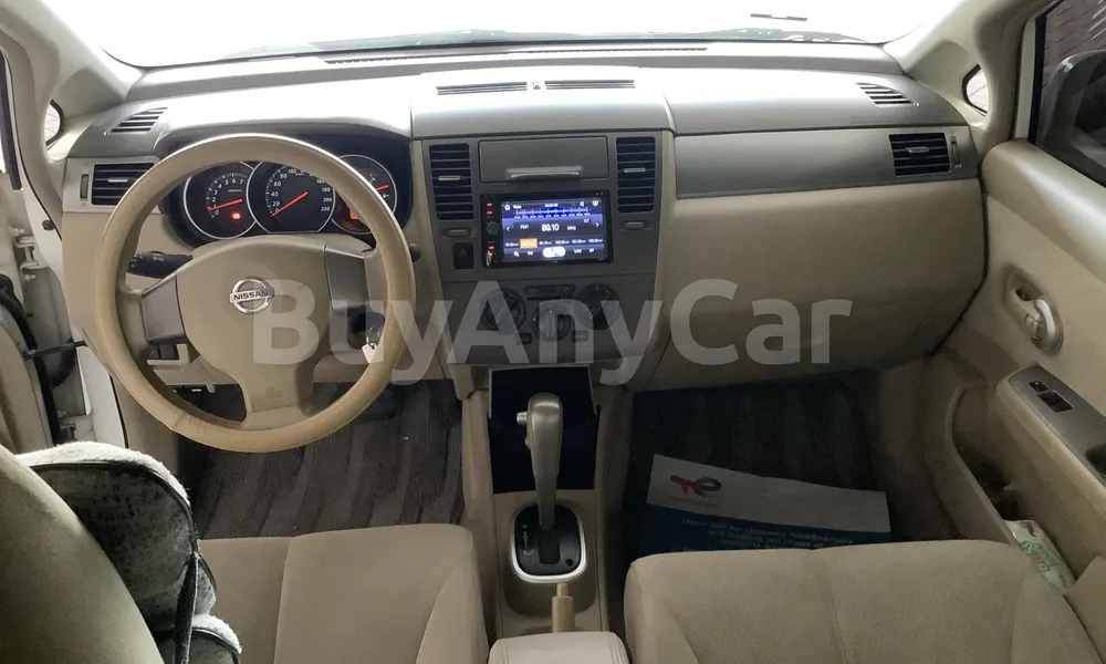 Vehicle photo 8