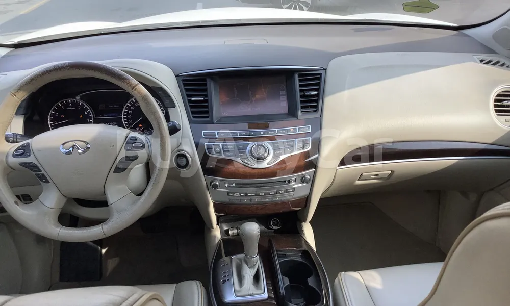 Vehicle photo 8