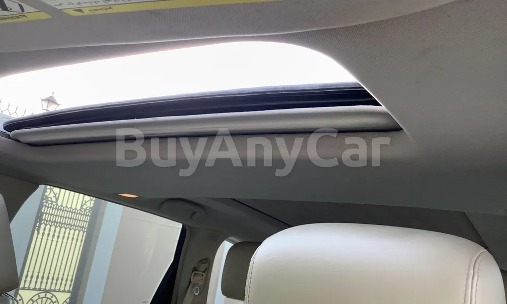 Vehicle photo 9