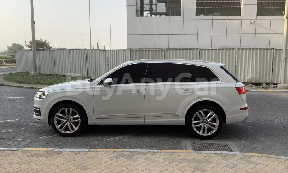 Vehicle photo 4