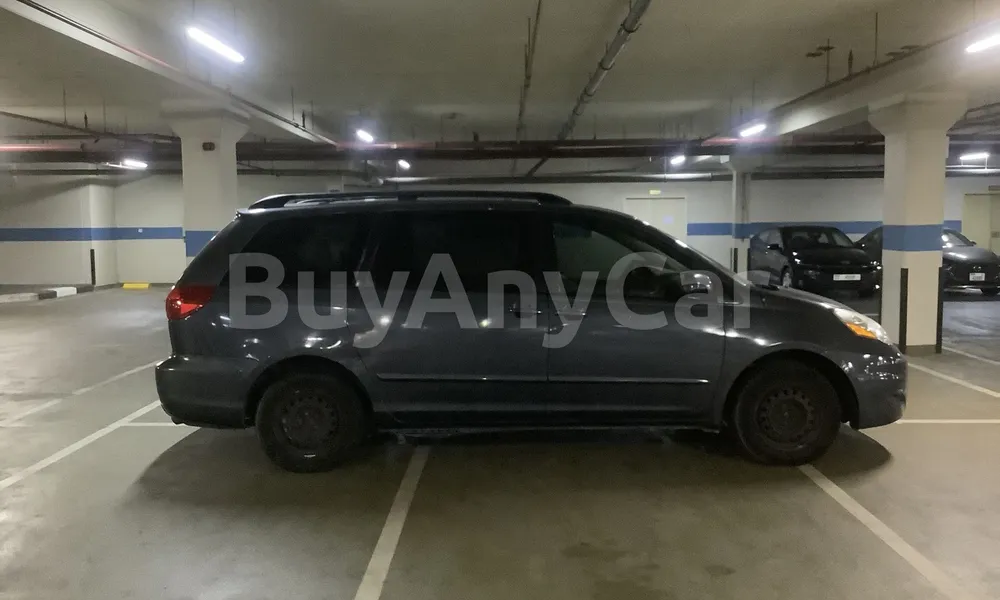Vehicle photo 3