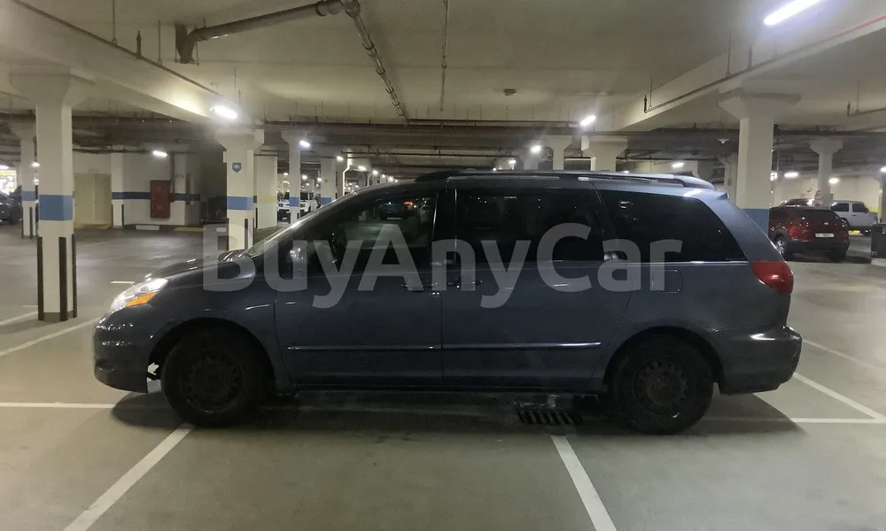 Vehicle photo 4