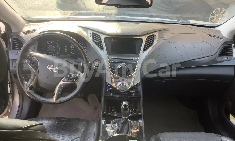 Vehicle photo 9