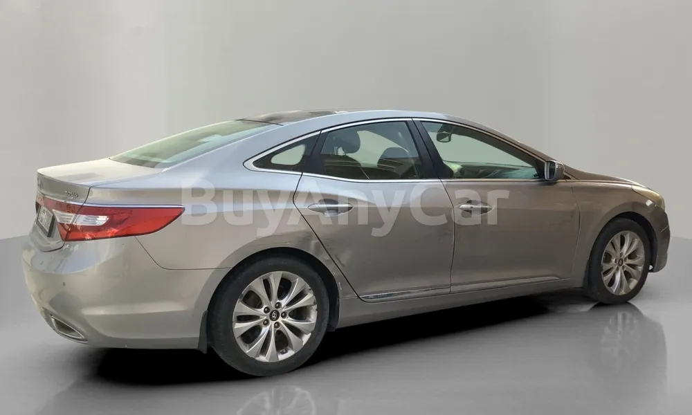 Vehicle photo 3