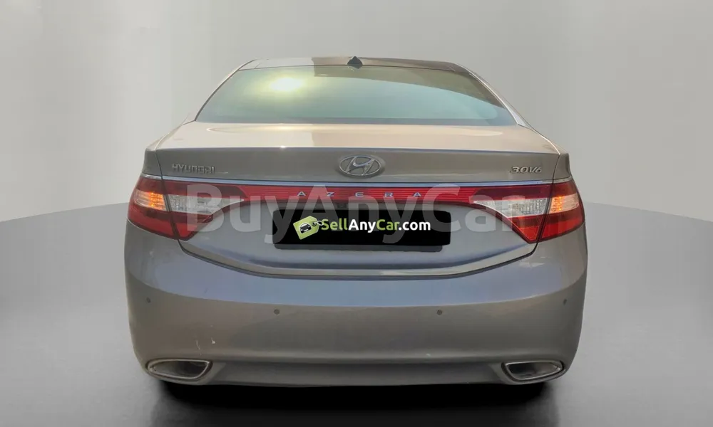Vehicle photo 2