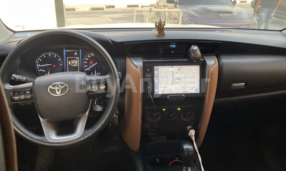 Vehicle photo 8