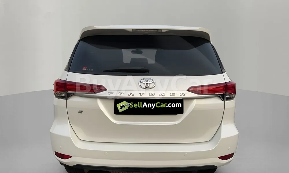 Vehicle photo 2
