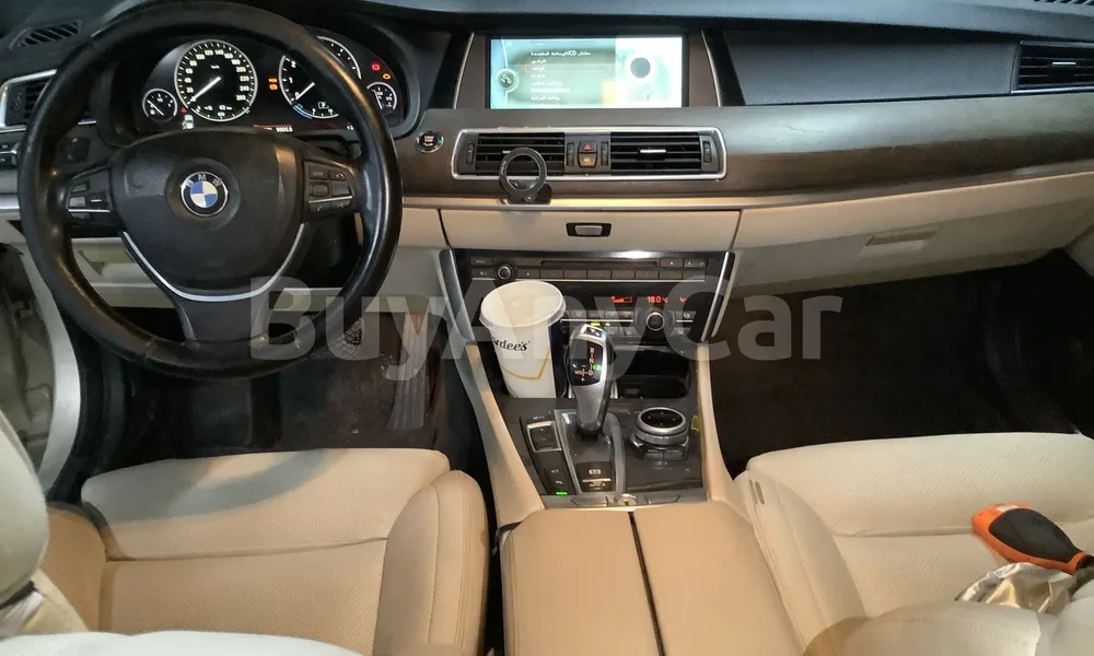 Vehicle photo 9