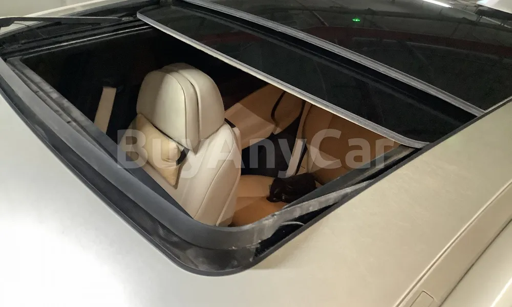 Vehicle photo 5