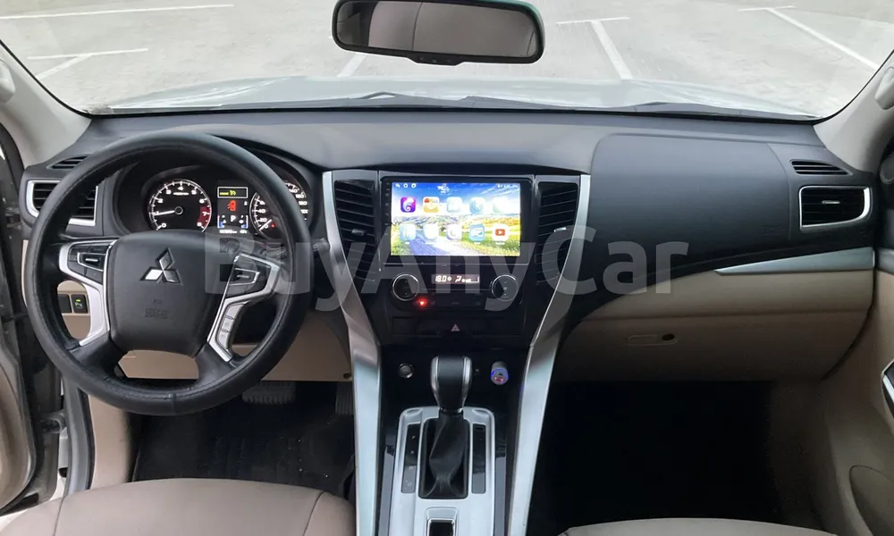 Vehicle photo 8