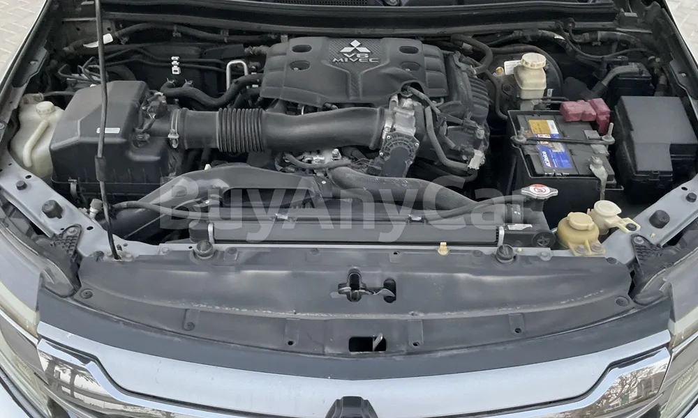 Vehicle photo 7