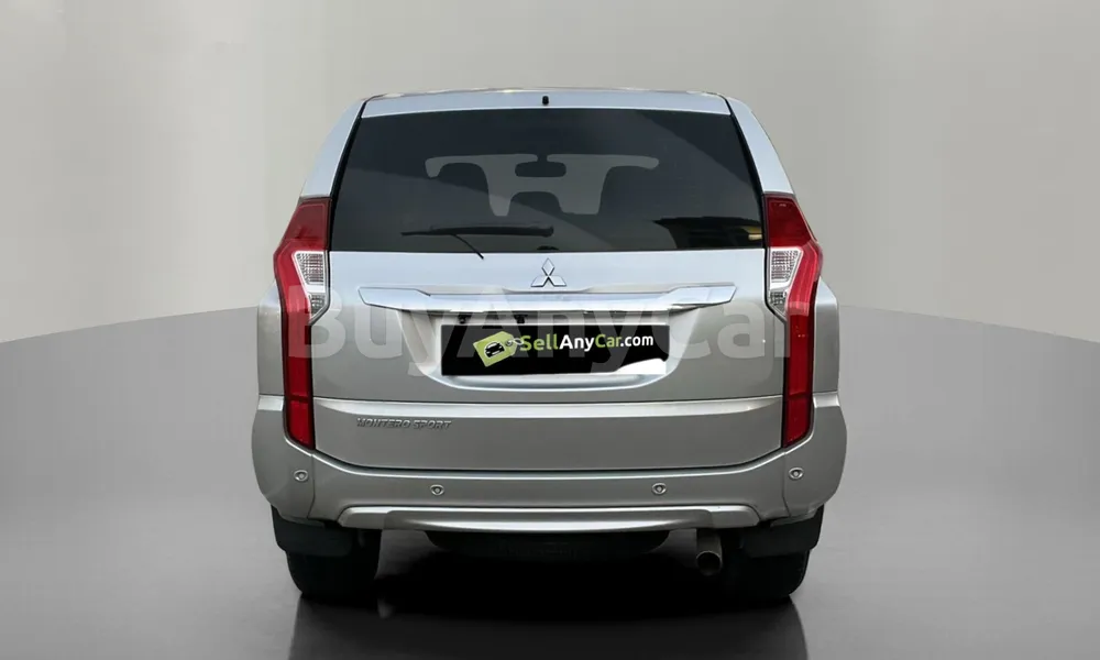 Vehicle photo 2