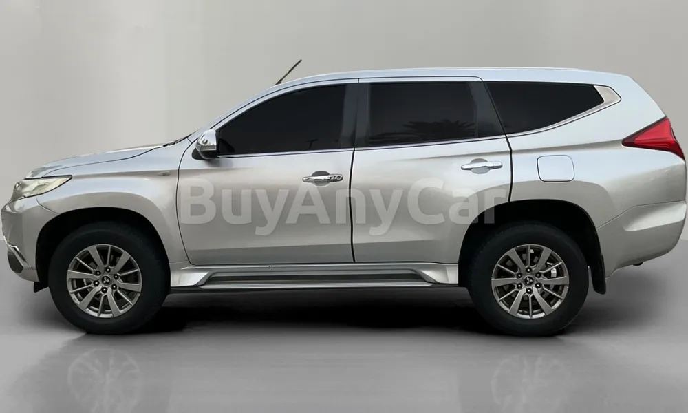 Vehicle photo 4