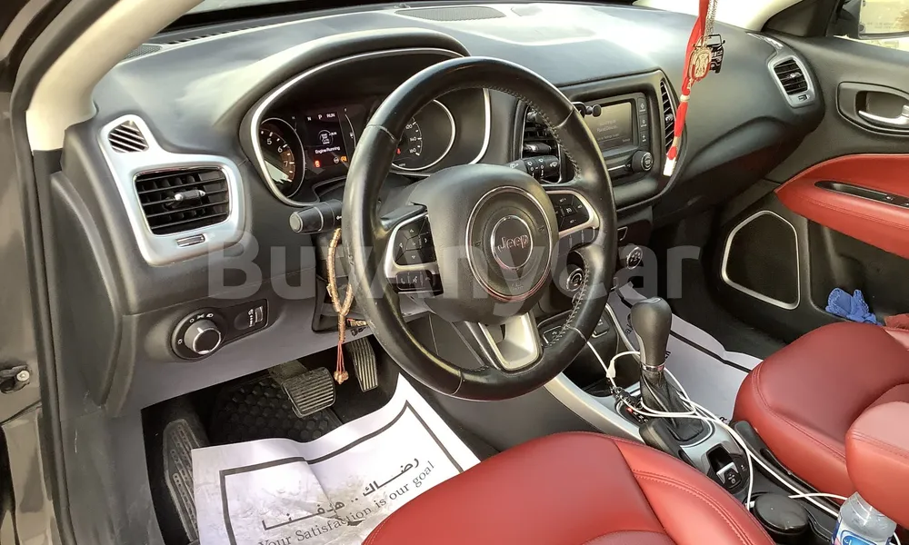 Vehicle photo 8
