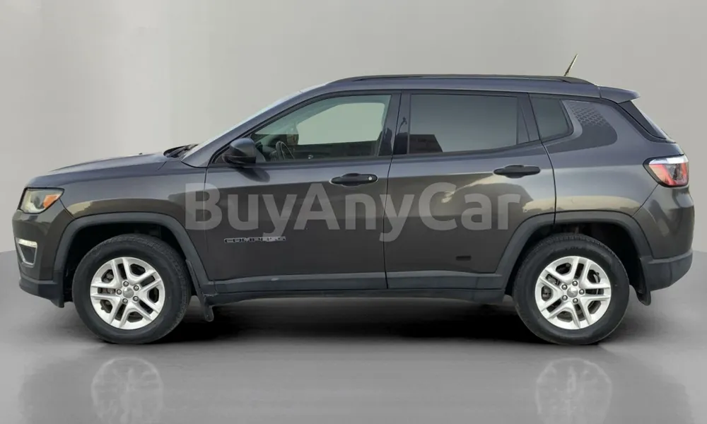 Vehicle photo 4