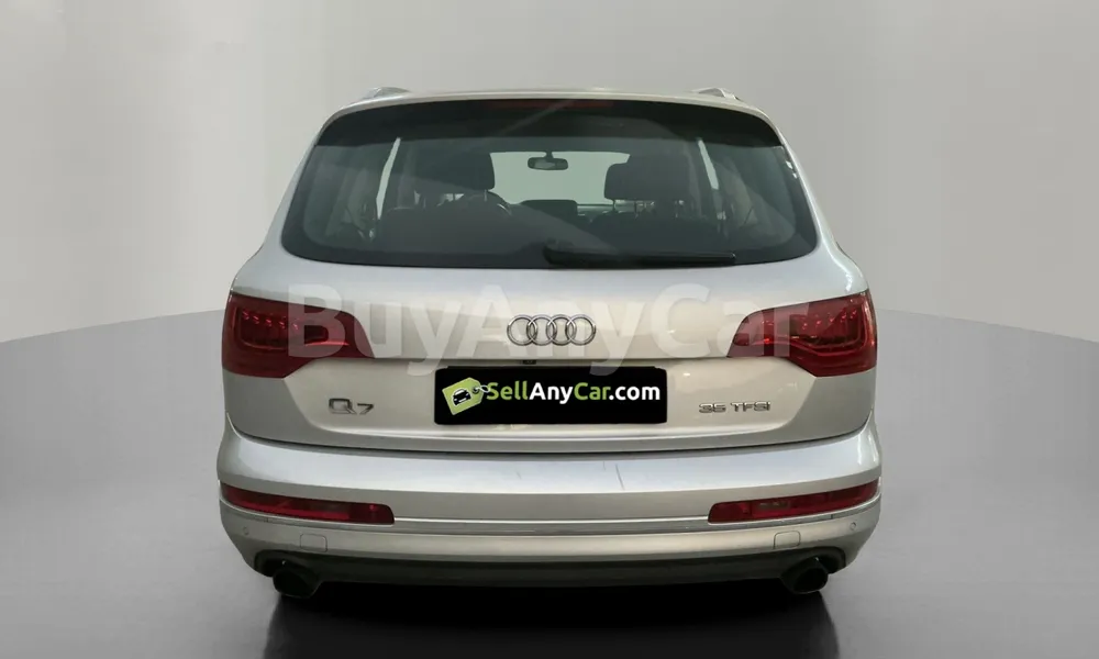Vehicle photo 2