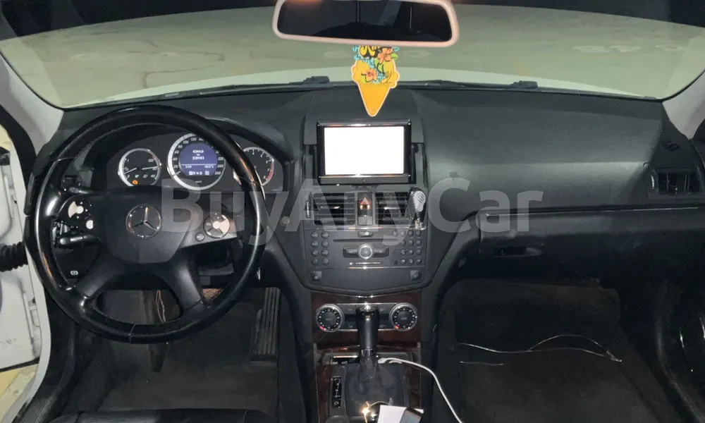 Vehicle photo 9