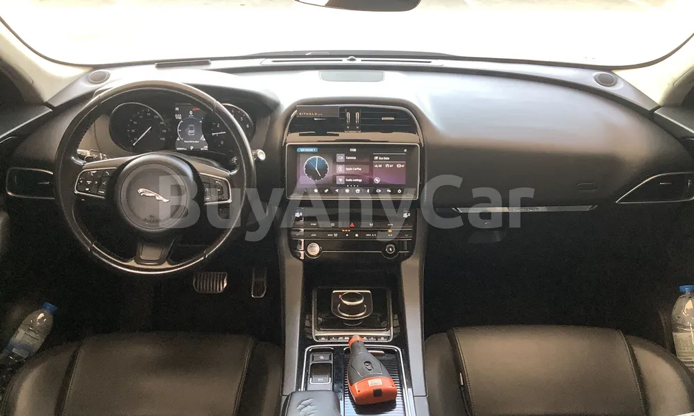 Vehicle photo 8