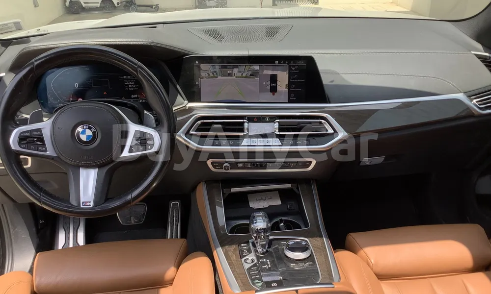 Vehicle photo 9