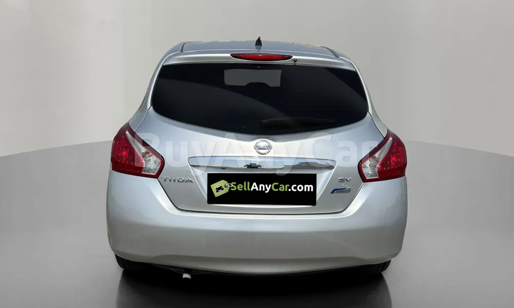 Vehicle photo 2