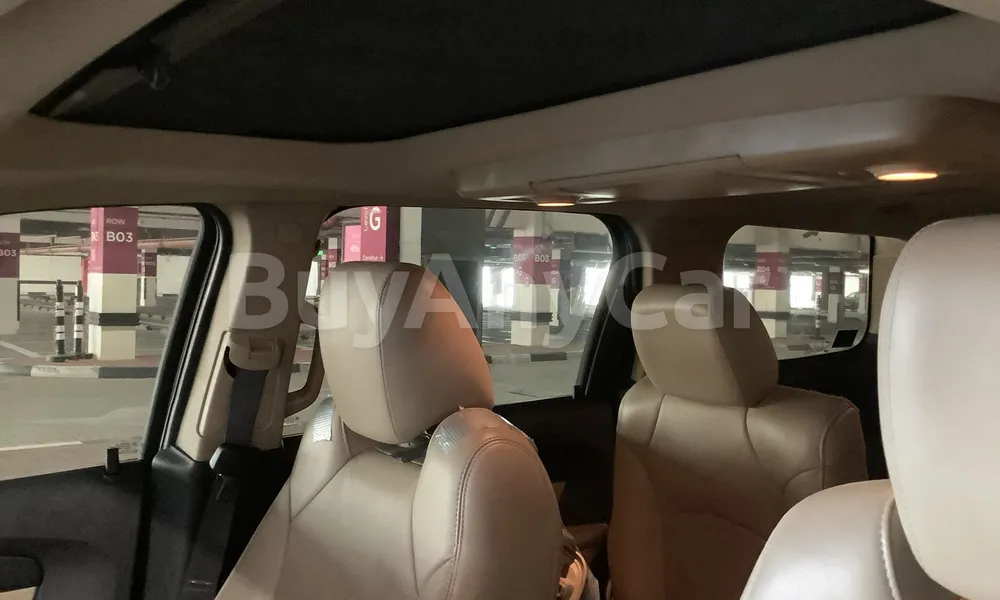Vehicle photo 9