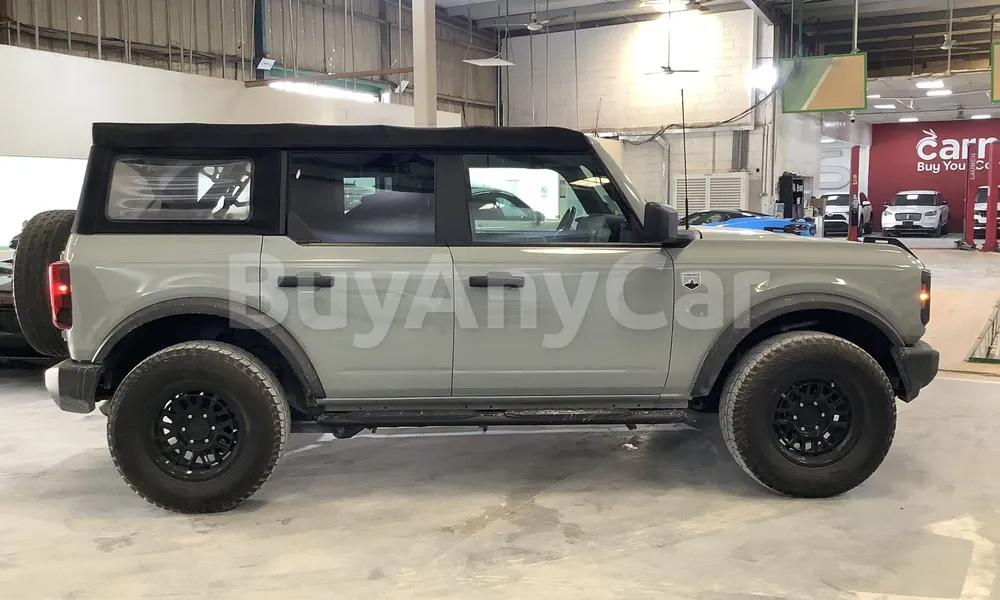 Vehicle photo 4