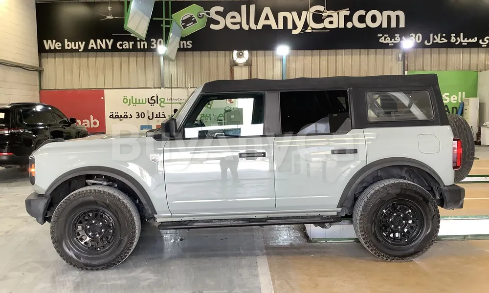 Vehicle photo 6