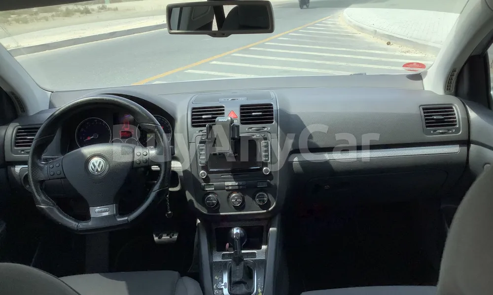 Vehicle photo 8