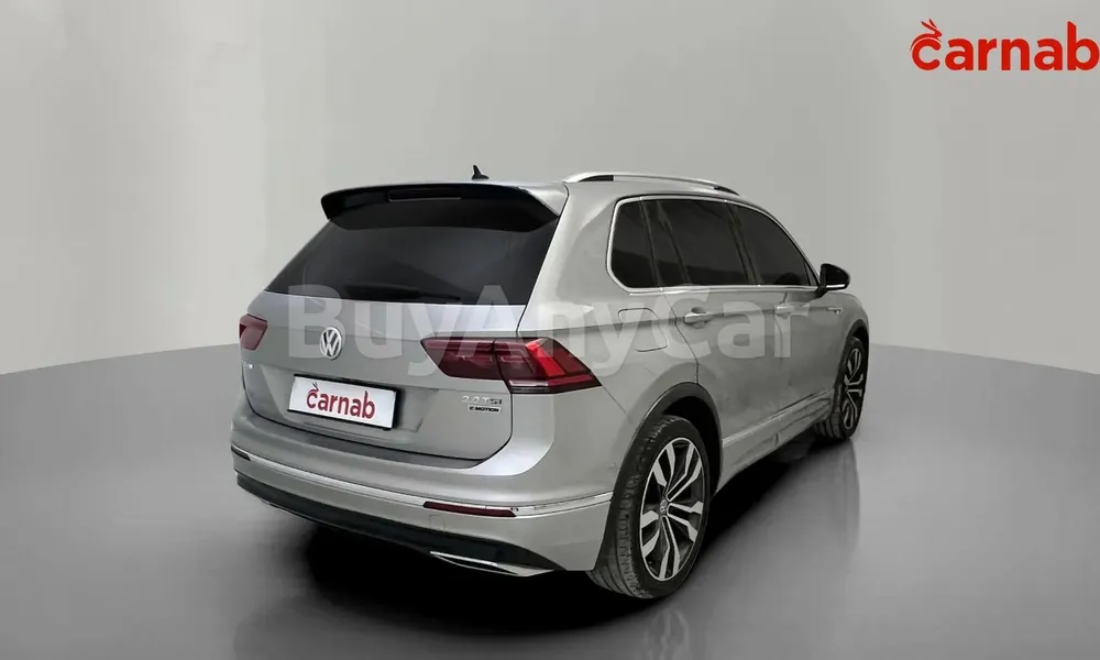 Vehicle photo 9