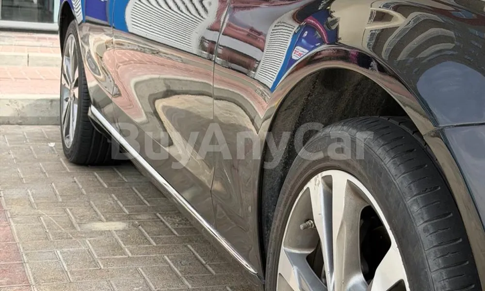 Vehicle photo 11
