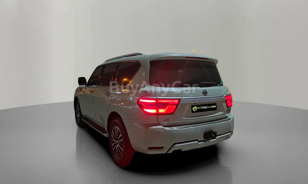 Vehicle photo 2