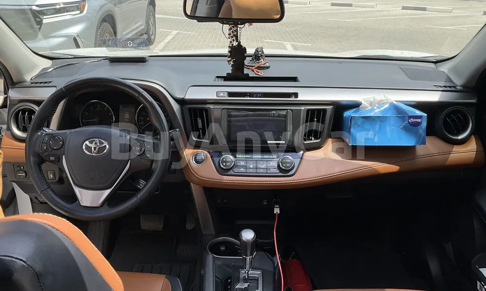 Vehicle photo 8