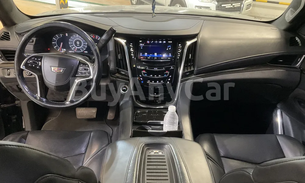 Vehicle photo 9