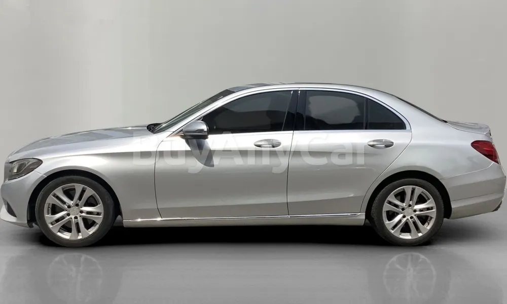 Vehicle photo 5