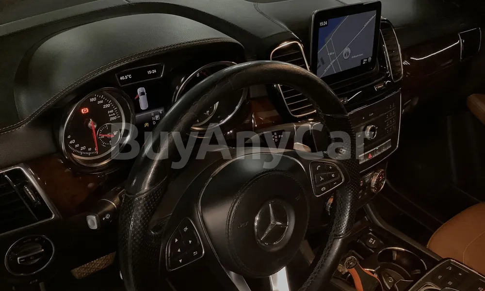 Vehicle photo 8