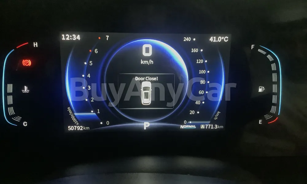 Vehicle photo 9