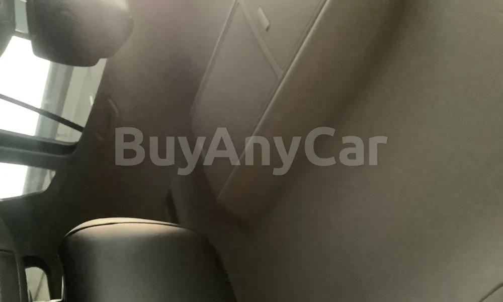 Vehicle photo 9