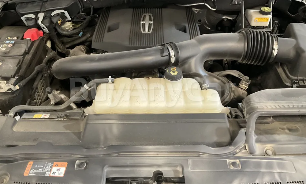 Vehicle photo 5