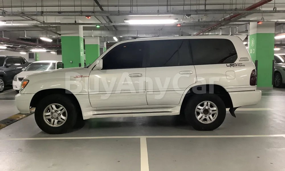 Vehicle photo 4