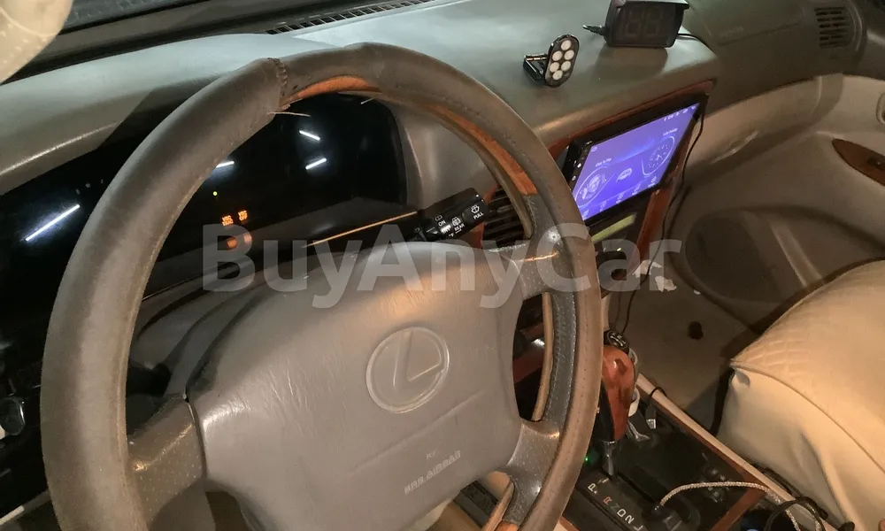 Vehicle photo 9