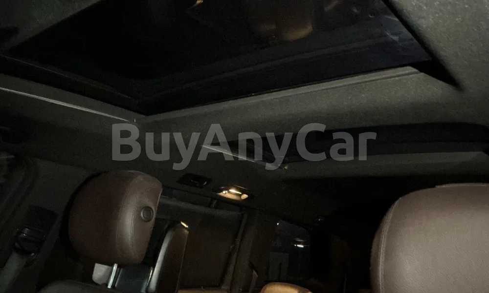 Vehicle photo 8