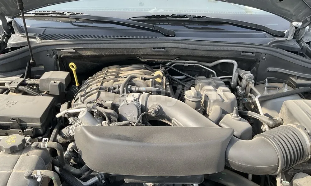Vehicle photo 7