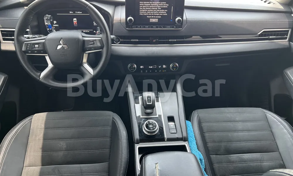 Vehicle photo 8